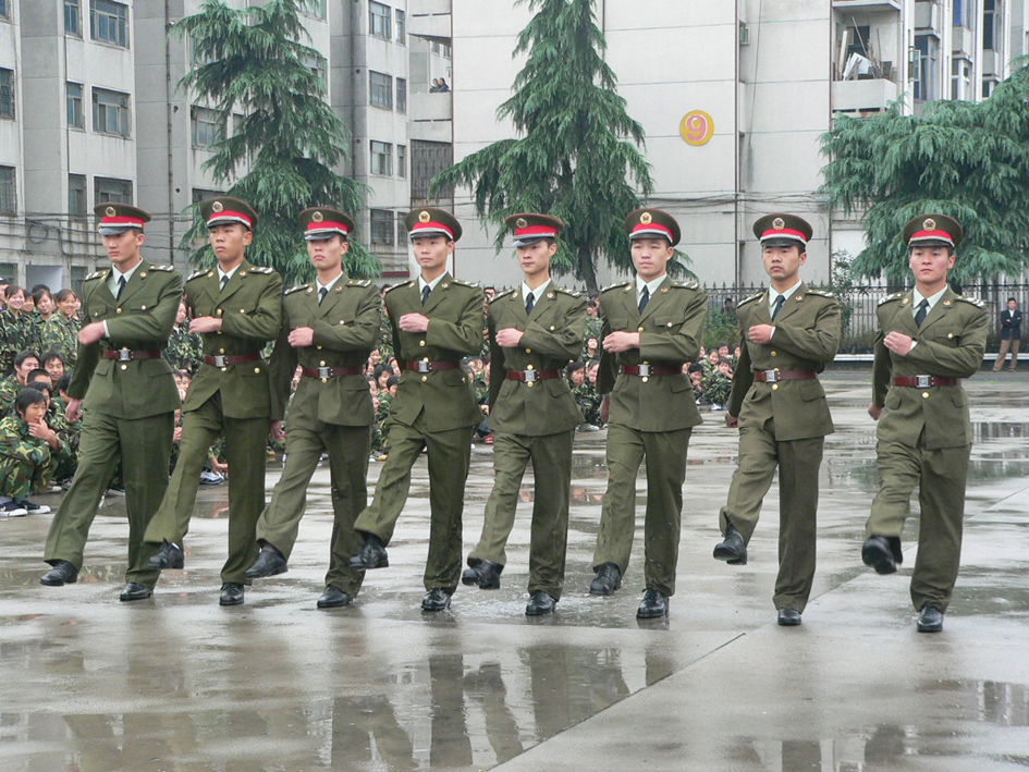 南阳工业学校军训