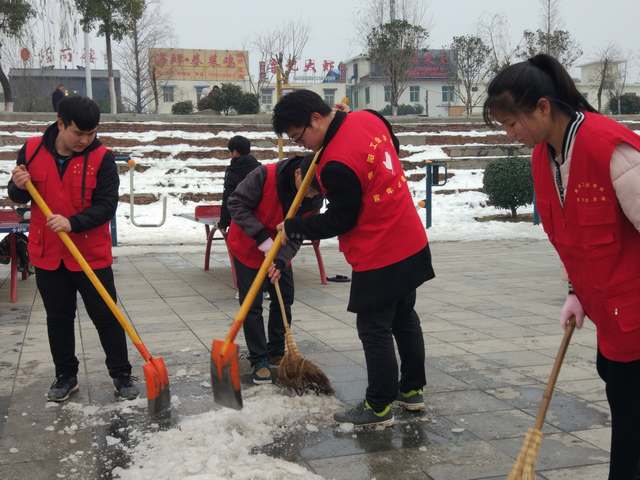 南阳工业学校铲雪