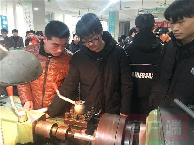南阳工业学校学生在校实习